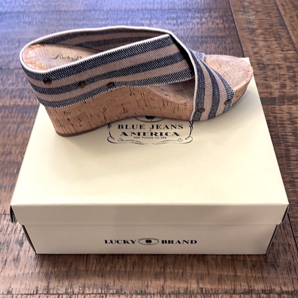 Lucky Brand sandals, navy/natural striped, sz 9